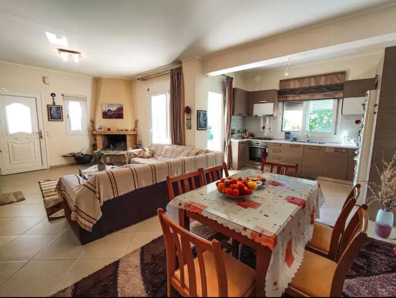 Eretria Homestay Eksteriør bilde